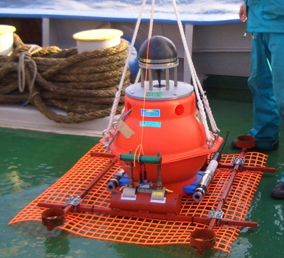 用于精确测距的海底站