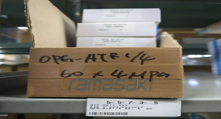 日本库存ASK甘油压力表OPG AT R1 4 60x4MPa立式油压表